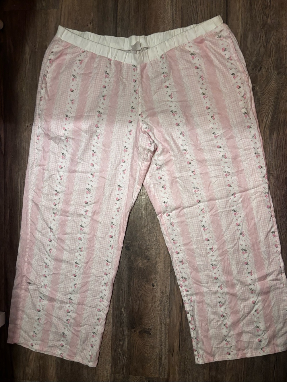 Hollister Pink and White Floral Pajama Pants